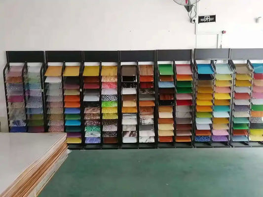 Folha de acrílico fundido resistente a UV GB/T 7134 Folha de acrílico fundido de largura personalizada padrão para exibição