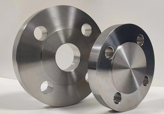A flange Gr2 do forjamento da liga do titânio soldou a flange do titânio dos encaixes de tubulação do pescoço para a venda