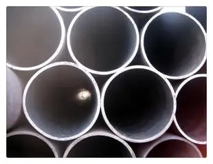 TUBO DE AÇO SEAMLESS Usado para transporte de líquidos de baixa pressão, como água, gás e petróleo; construção e tubulação