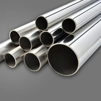Tubos de aço carbono A790 com espessura Sch10-sch160 usados em aplicações de petróleo e gás, proporcionando desempenho robusto sob alta pressão