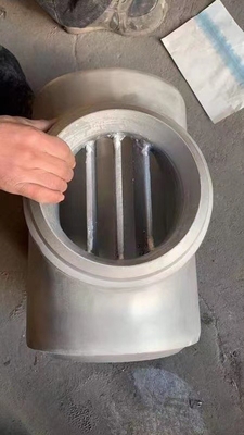 Cerca Tee OD 5" de Monel 400 ASTM/UNSP N04400 PESO 4mm Leved superior