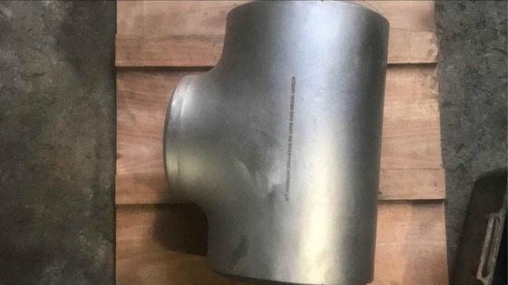 T barrado UNS S31803 de ASTM B16.9 Duples tubulação de aço inoxidável/2205 6" X 6" SCH80