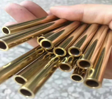 Tubos de bronze UNS C-27200 vermelhos. meio de 14,29 x de 0,79mm duramente conforme ASTM B-135 em barras de 5,800mm