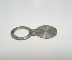 Flanges de aço liga personalizáveis disponíveis em vários tamanhos e especificações para atender a diversos requisitos de engenharia