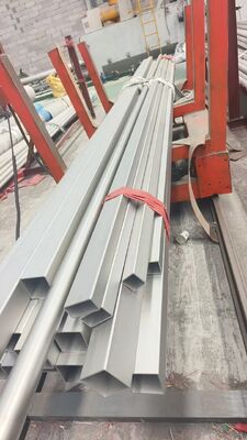 Tubo de Aço Liga com Espessura Personalizada Projetado para Atender Padrões Industriais, Proporcionando Resistência e Longevidade para Aplicações de Fabricação